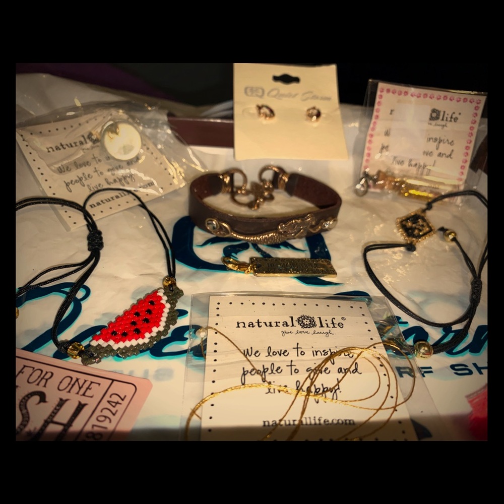 •A QUIET STORM SURF SHOP JEWELRY GIFT SET•